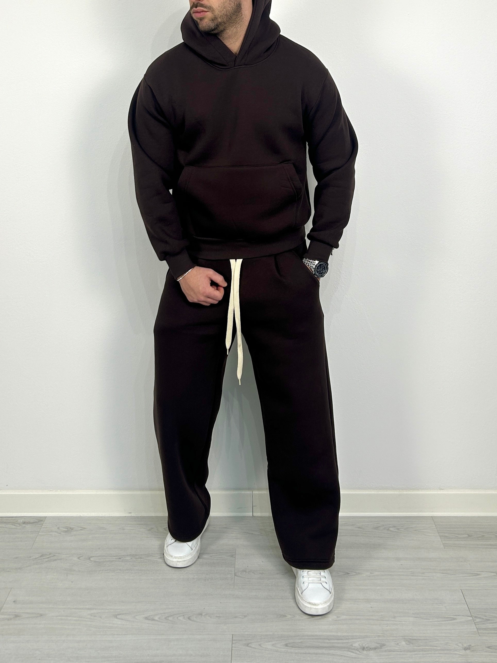 TRACKSUIT LONDON Fondo Ampio