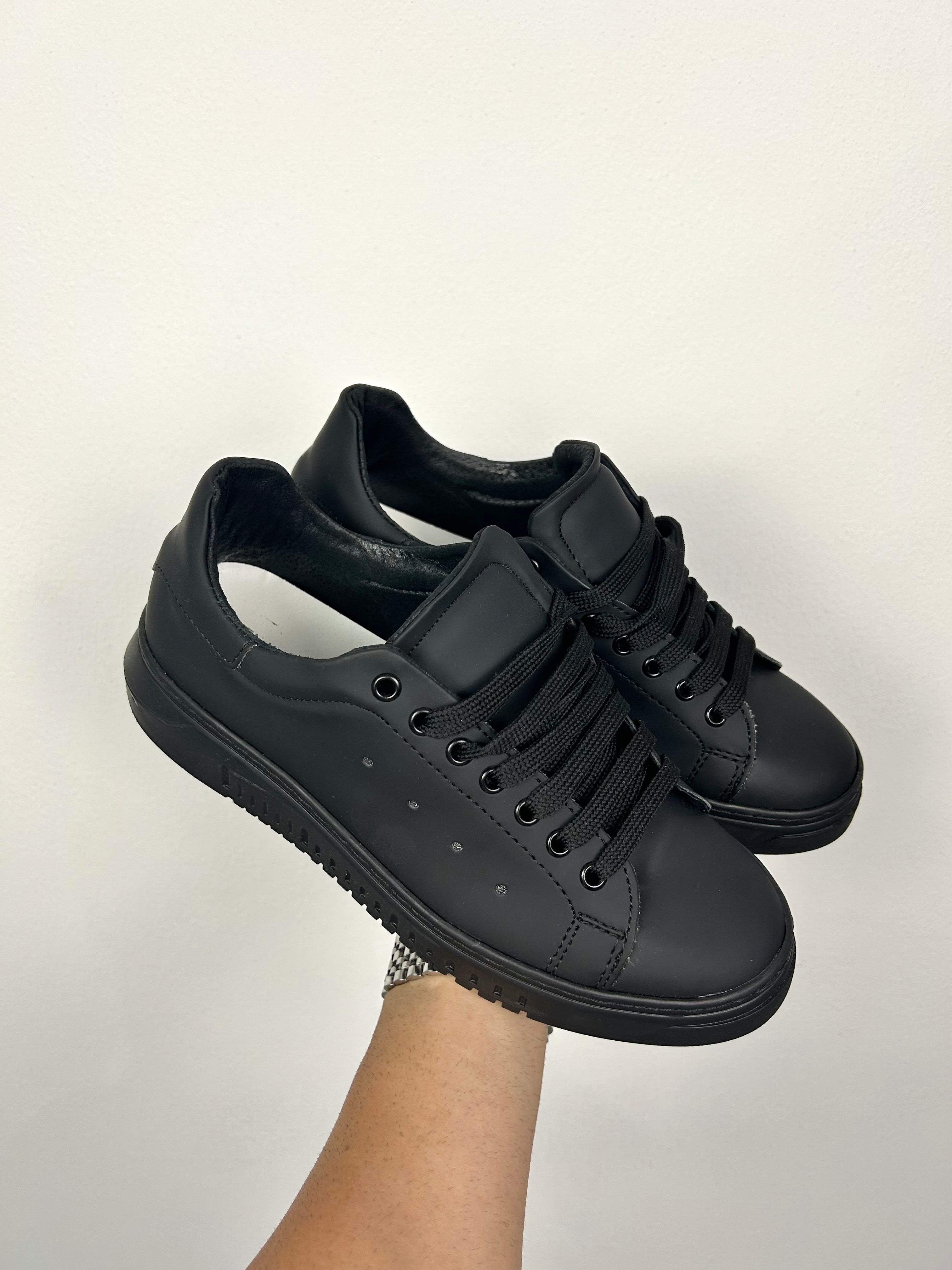 SNEAKERS GOMMATA NERA